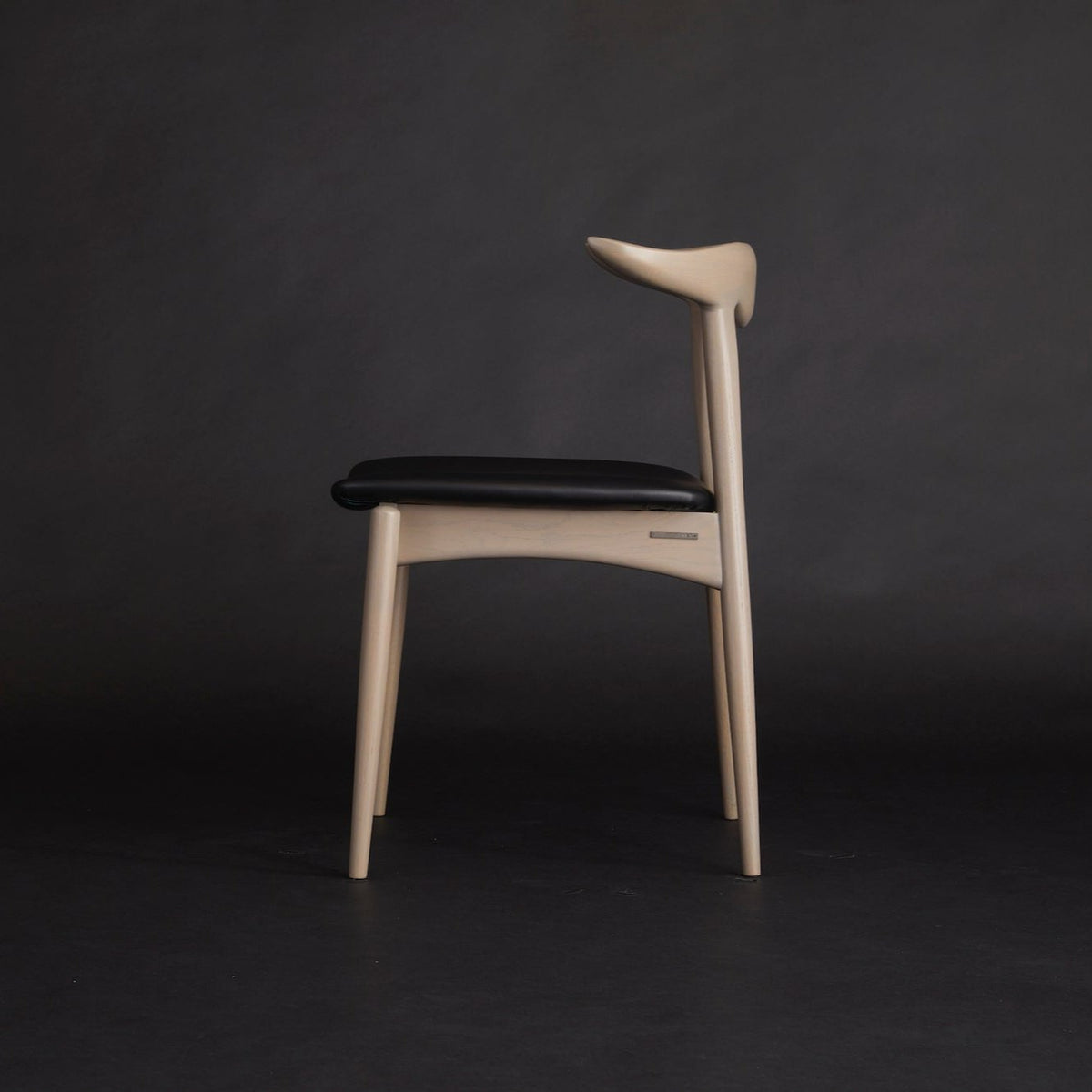 美品 AREA エリア chair A-5 ブルホーンチェア ダイニングチェア chair A-5｜椅子｜オーダー家具と空間デザインのインテリアショップ
