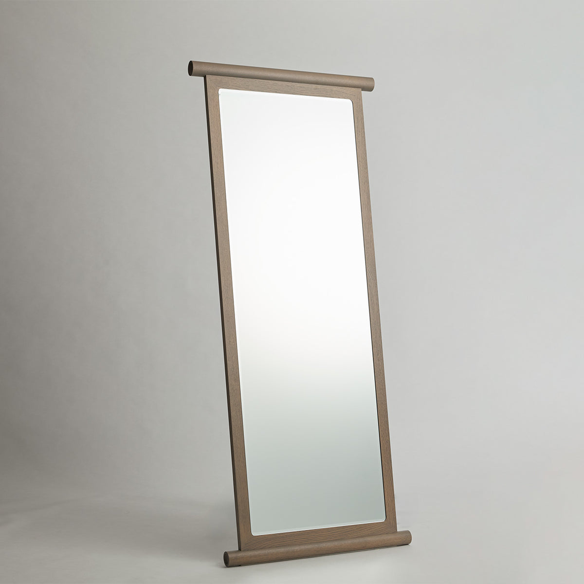 stand mirror HASHIRAMA｜鏡｜オーダー家具と空間デザインのインテリア